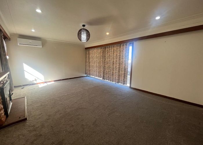  at 4 Noton Road, Mount Roskill, Auckland