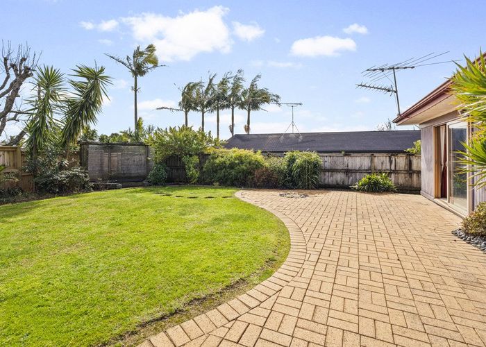  at 6 Davita Place, Farm Cove, Manukau City, Auckland