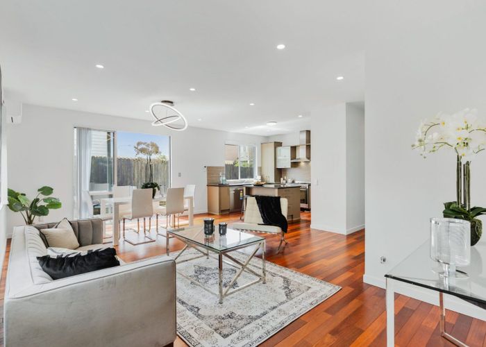  at 33 Medallion Drive, Oteha, Auckland