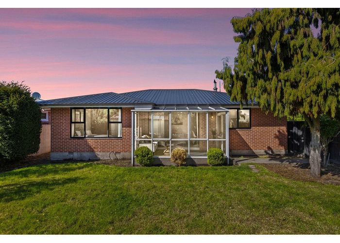  at 1/100 Prestons Road, Redwood, Christchurch