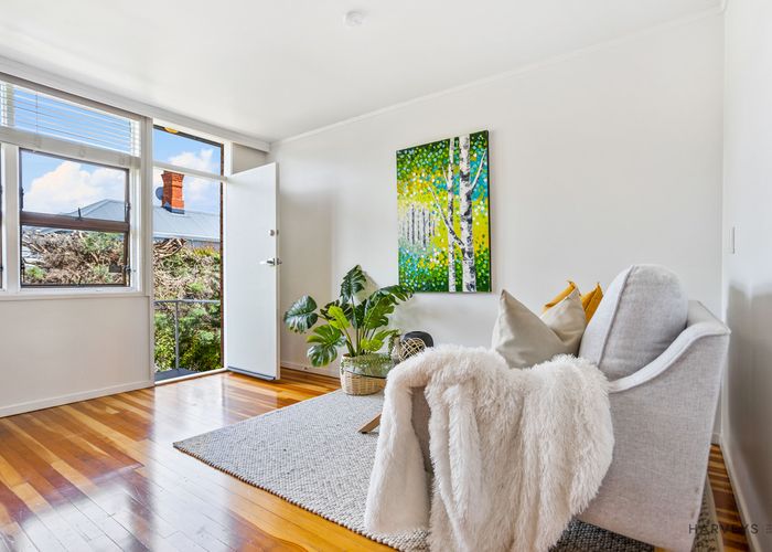  at 3/32 Brixton Road, Balmoral, Auckland