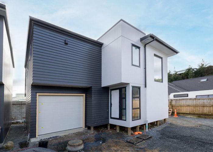  at 215 Stokes Valley Road, Stokes Valley, Lower Hutt, Wellington