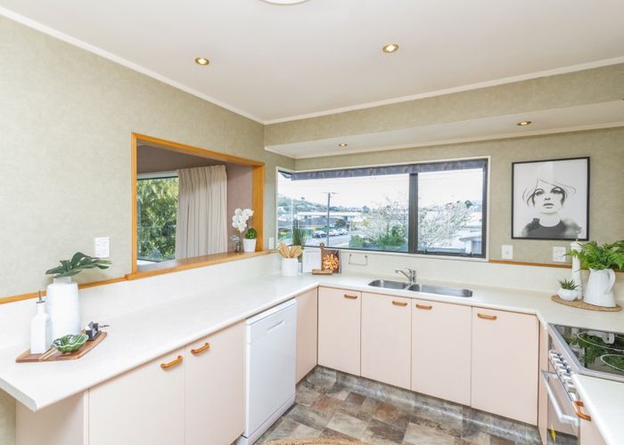  at 2 Kowhai Street, Tawa, Wellington