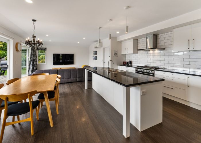  at 90 Washbourn Drive, Richmond