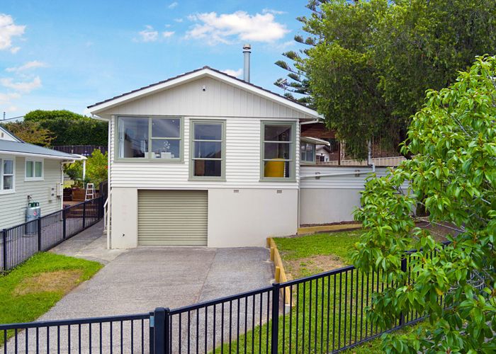  at 14 Pasteur Place, New Windsor, Auckland