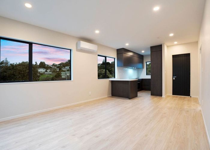  at 2/5 Topliss Drive, Torbay, North Shore City, Auckland