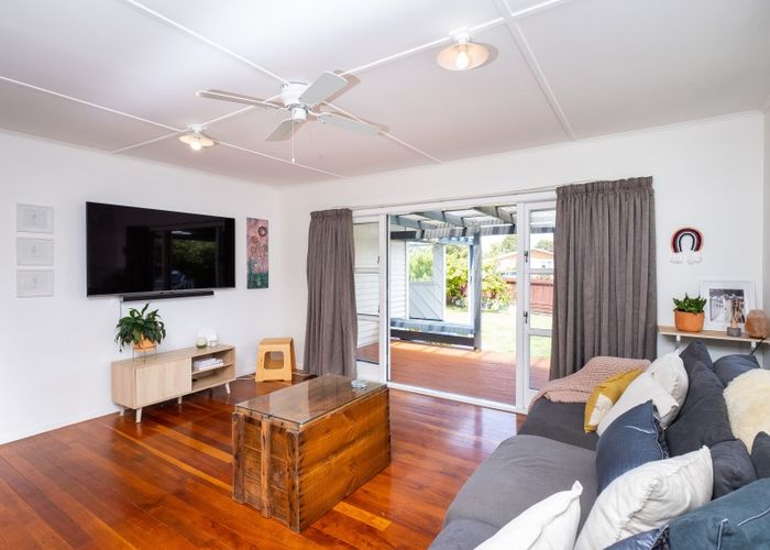  at 27 Magdalen Crescent, Pirimai, Napier