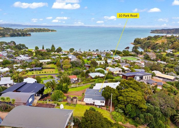  at 10 Park Road, Surfdale, Waiheke Island