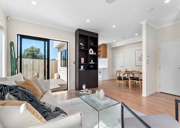  at 3/110 Royal Road, Massey, Waitakere City, Auckland