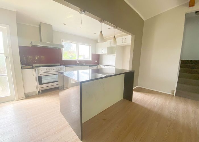  at 5 Silver Birch Rise, Henderson, Waitakere City, Auckland