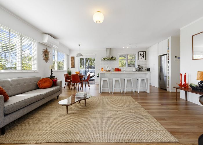  at 11 Fairmount Road, Titirangi, Auckland