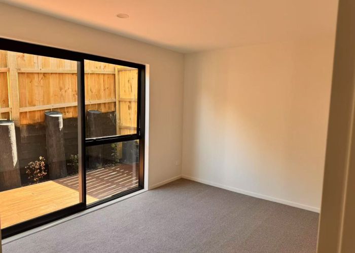  at 24 Gladys Ave, Glenfield, North Shore City, Auckland