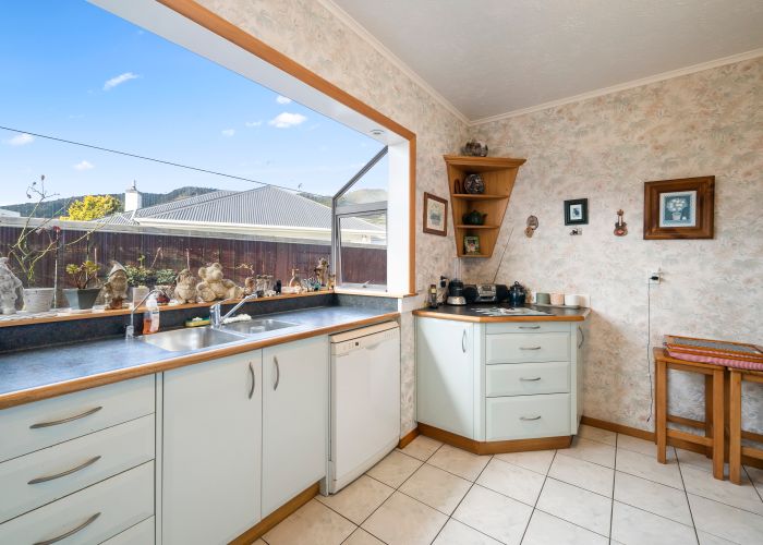 Free property data for 254 Waiwhetu Road, Waterloo, Lower Hutt homes