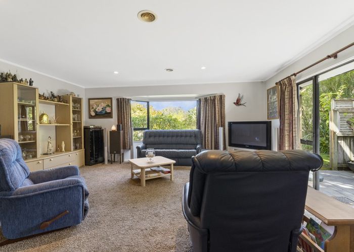  at 5 Saunders Close, Whitby, Porirua