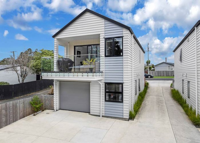  at 2/42 Woodside Road, Massey, Waitakere City, Auckland