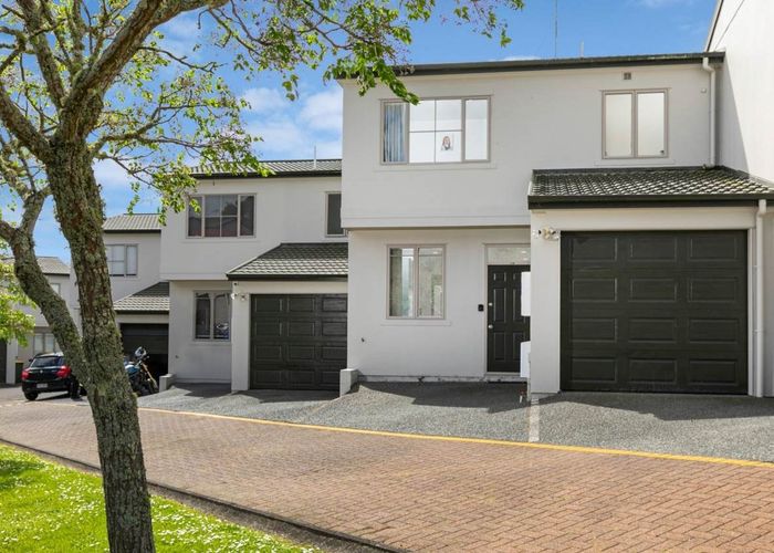  at 2/6 Nimstedt Avenue, Oteha, Auckland