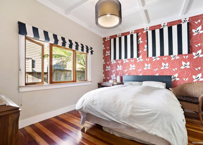 at 25 Rutland Road, Stanley Point, Auckland