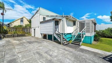  at 2/129 Boundary Road, Clover Park, Auckland
