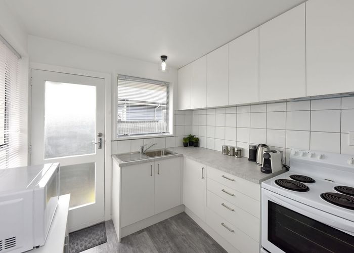  at 2/8 Bowen Street, Upper Riccarton, Christchurch