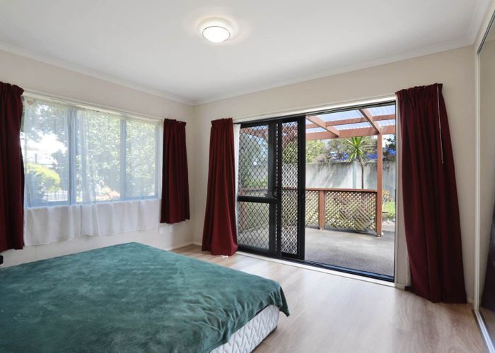  at 2 Westvale Avenue, Ranui, Waitakere City, Auckland