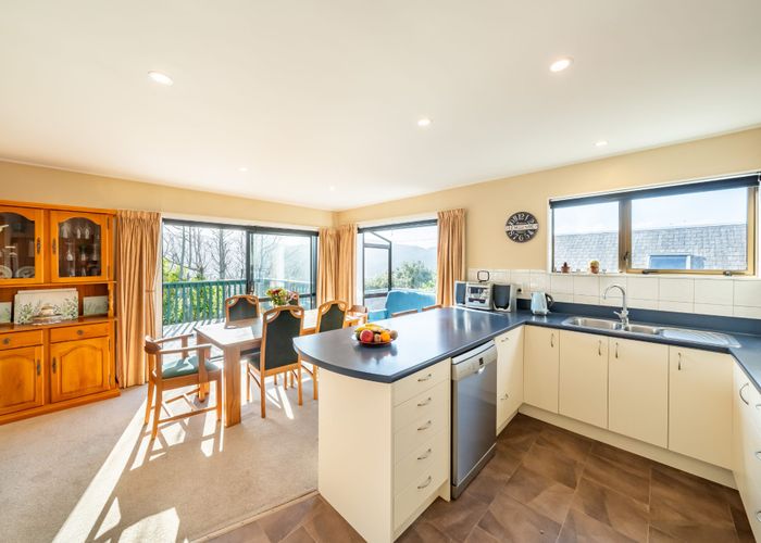  at 4 Raynham Way, Silverstream, Upper Hutt