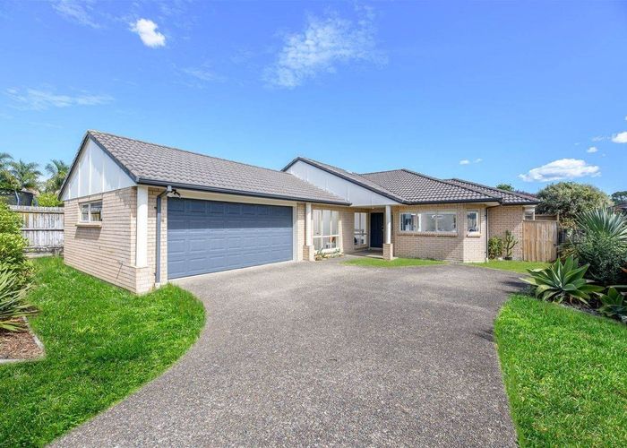  at 8 Brookwood Drive, Henderson, Auckland