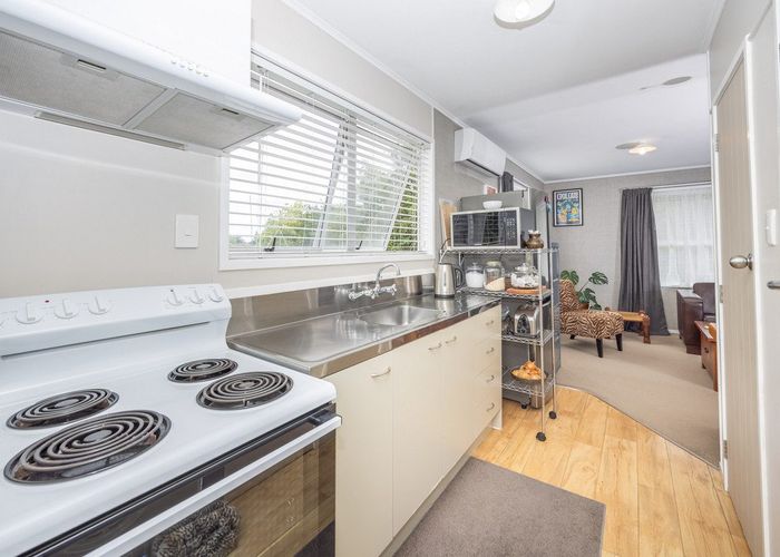  at 21C Resthill Crescent, Glenview, Hamilton