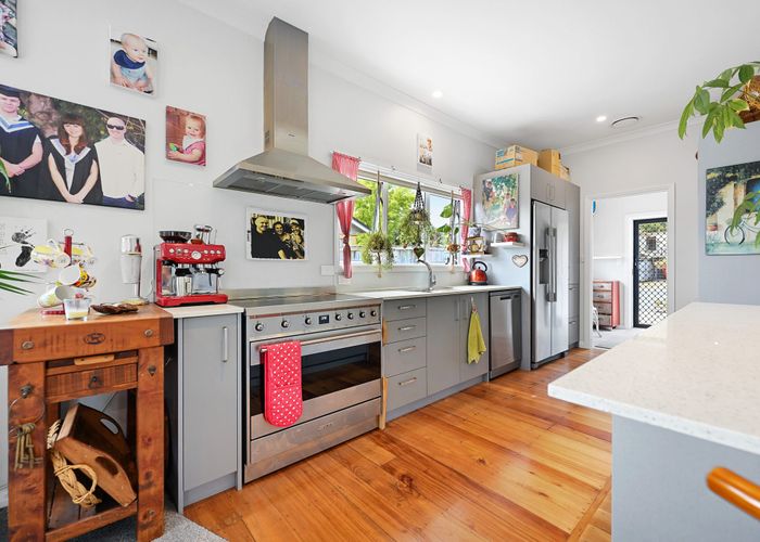  at 100 MacFarlane Street, Hamilton East, Hamilton