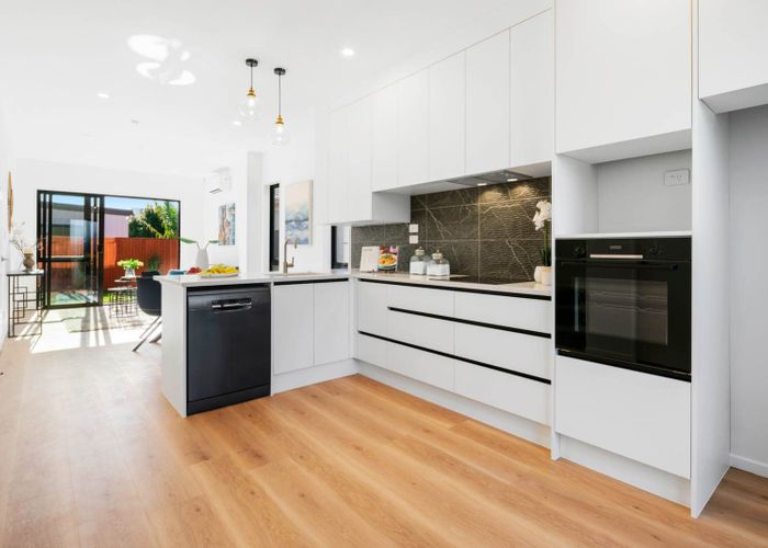  at 8/95 Walker Road, Point Chevalier, Auckland City, Auckland