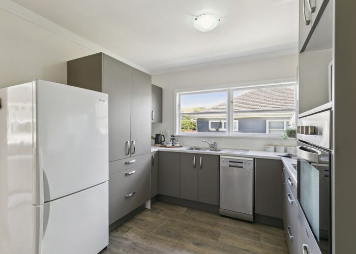  at 9 Redwood Avenue, Tawa, Wellington