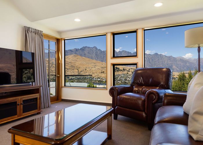  at 4 Peregrine Place, Queenstown Hill, Queenstown-Lakes, Otago