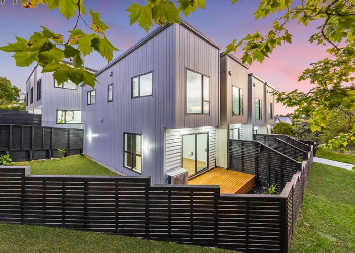  at 3 / 1 Photinia Place, Botany Downs, Manukau City, Auckland