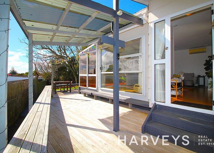  at 5a Porter Avenue, Te Atatu South, Waitakere City, Auckland
