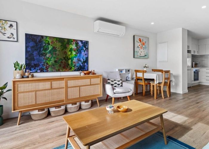  at 8/35 Garadice Road, Rothesay Bay, North Shore City, Auckland