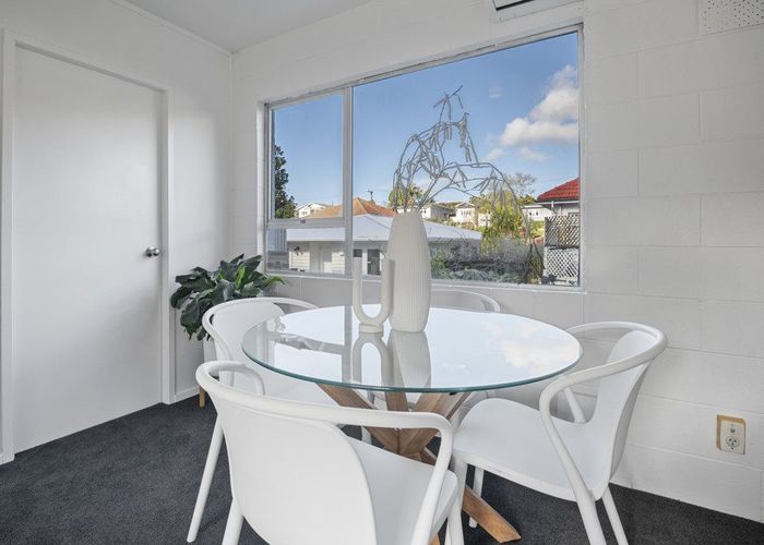  at 2/75 Taumata Road, Sandringham, Auckland City, Auckland