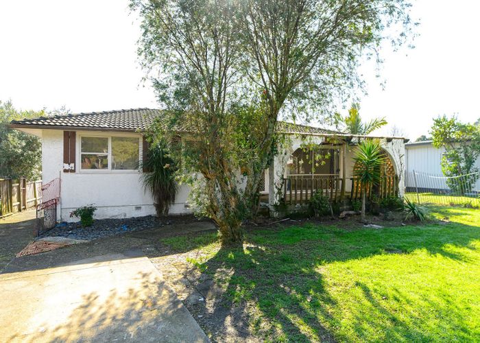  at 3 Pendlebury Street, Green Bay, Auckland
