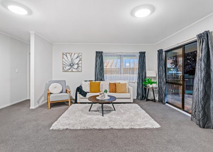  at 5 Posa Avenue, Henderson, Waitakere City, Auckland