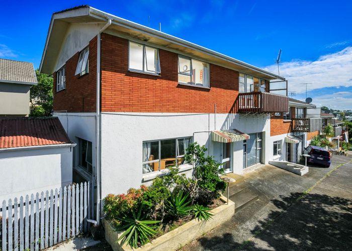  at 4/205 Onewa Road, Birkenhead, Auckland