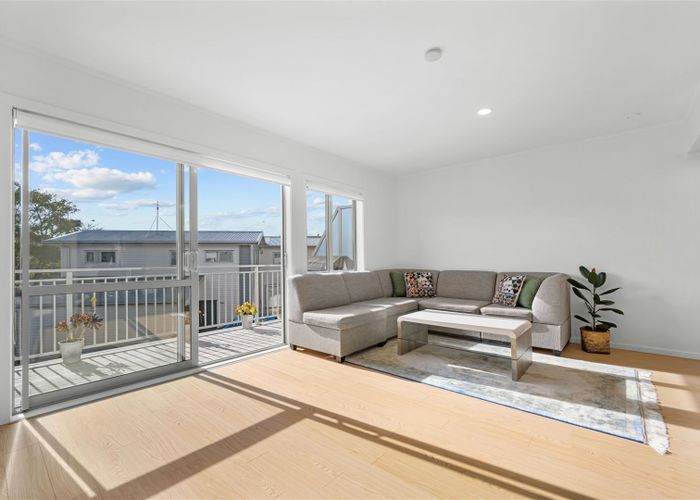  at 3/15 Andersons Road, Oteha, Auckland