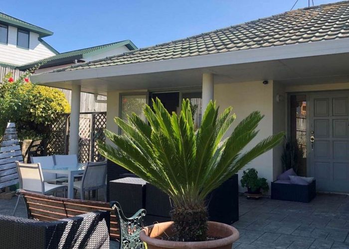  at 10 Lesa Annis Place, Henderson, Auckland