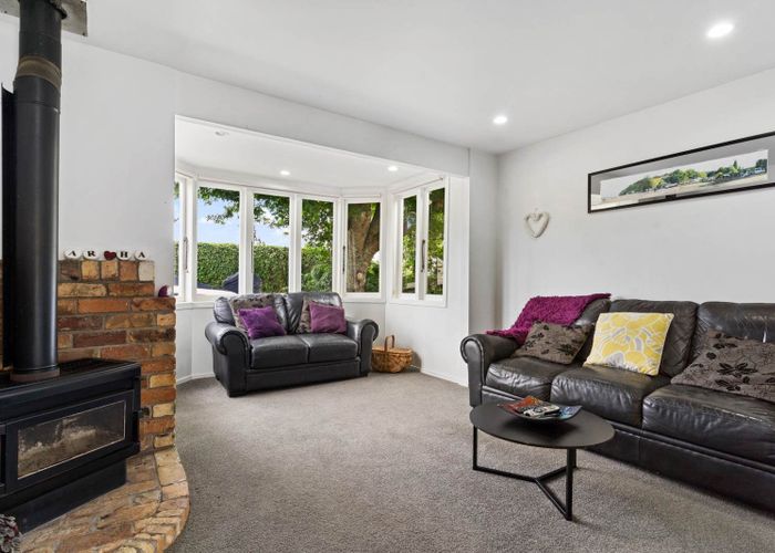  at 8 Lookout Drive, Laingholm, Waitakere City, Auckland