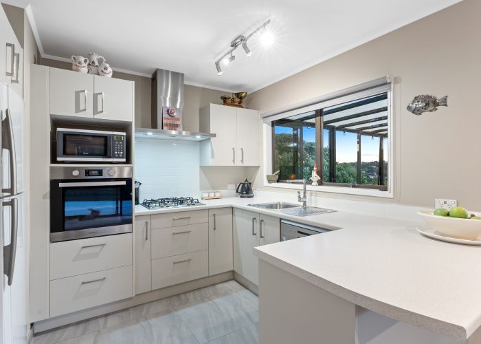  at 170 Glamorgan Drive, Torbay, Auckland