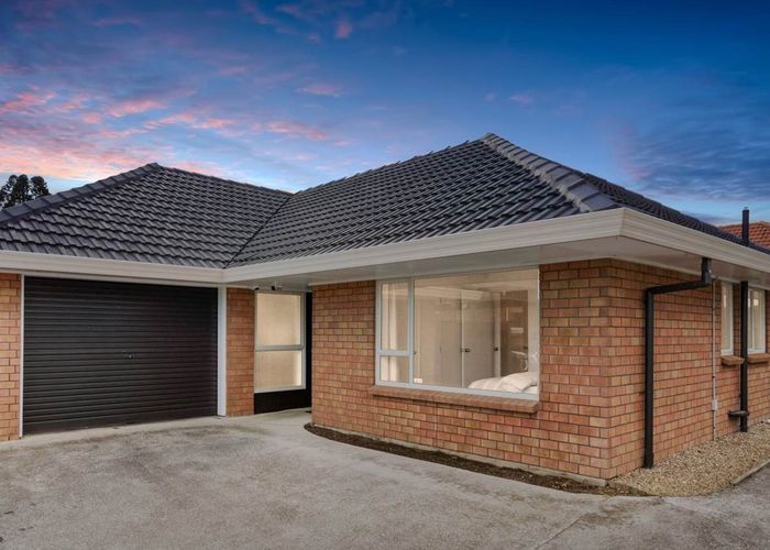  at 2/84 Wallace Road, Papatoetoe, Auckland