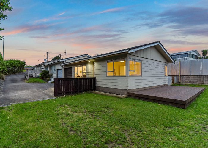  at 3/100 Royal Road, Massey, Auckland