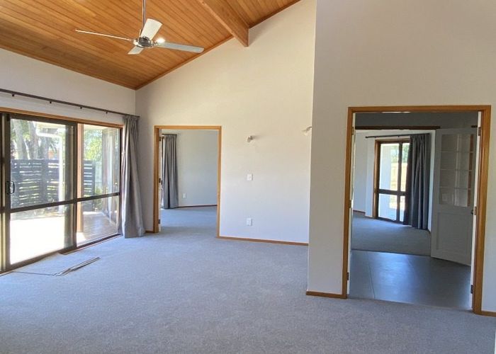  at 6 Septimus Place, Henderson, Waitakere City, Auckland