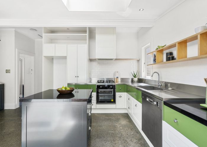  at 39 Jefferson Street, Brooklyn, Wellington