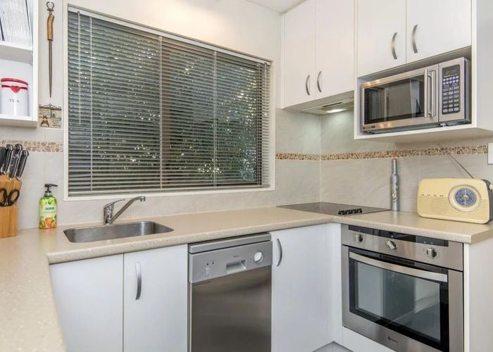  at 2/92 North Avon Road, Richmond, Christchurch City, Canterbury