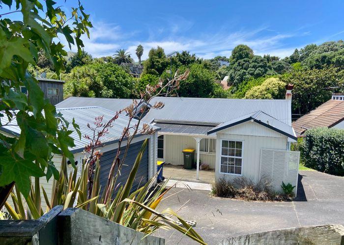  at 6 Gray Crescent, Torbay, North Shore City, Auckland