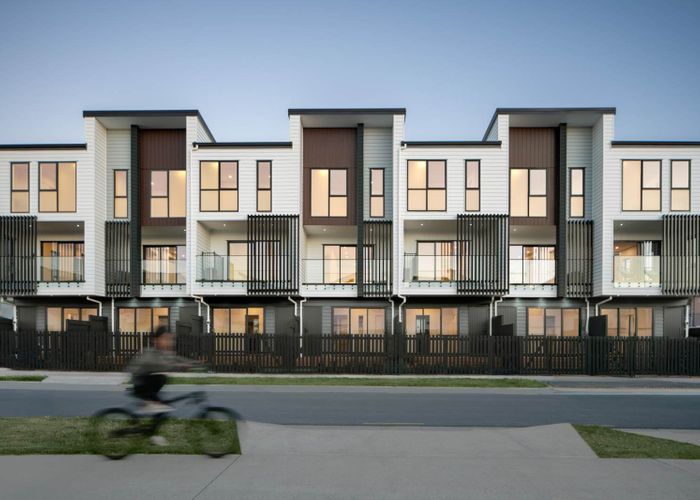  at 2/10 Scott Road, Hobsonville, Waitakere City, Auckland