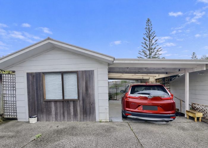  at 2/260 Sunset Road, Windsor Park, North Shore City, Auckland